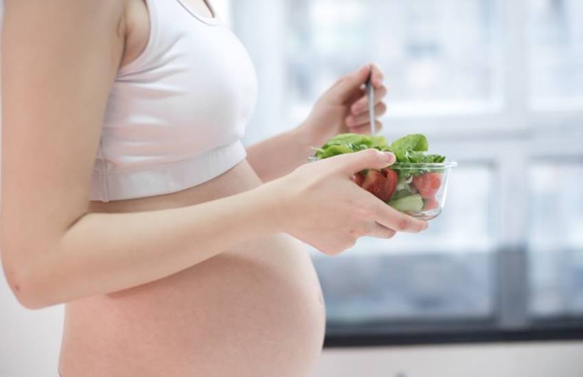What should a pregnant woman not eat at night